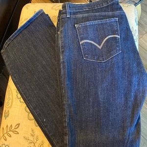 Ladies Levi’s Demi 🦋 Curve Size 32 Boot Cut Dark Denim Jeans Size 14 (GUC)